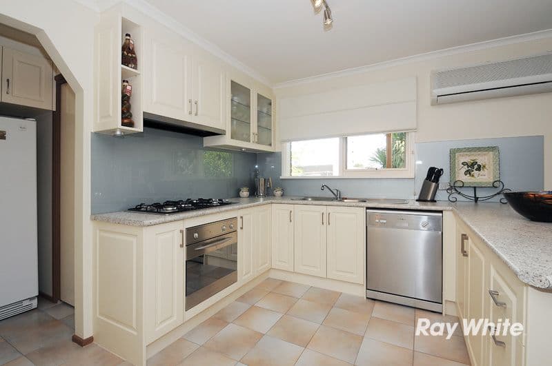 11 Glenbourne Road, CRANBOURNE VIC 3977, Cranbourne - Thumbnail 8