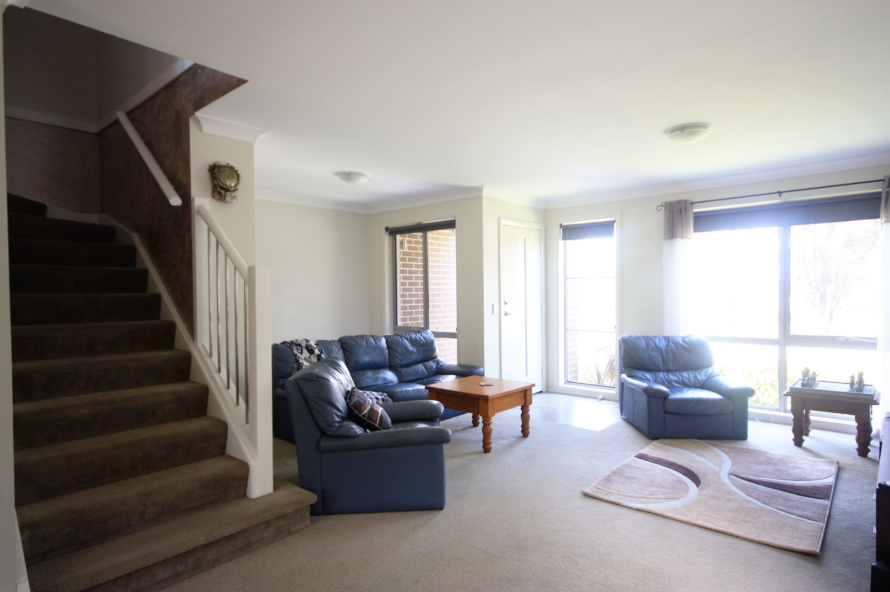4 Hampshire Boulevard, Spring Farm - Thumbnail 2