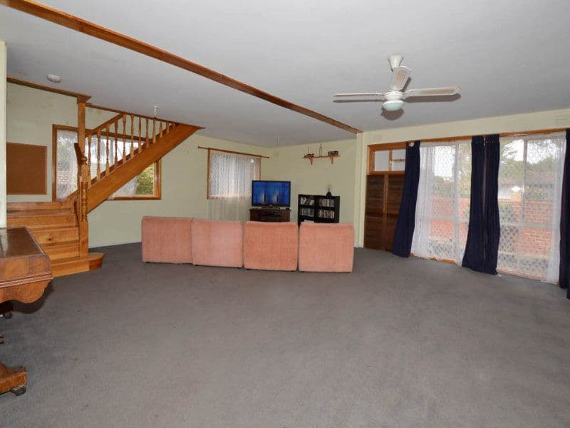 49 Higgins Avenue, SUNBURY VIC 3429, Sunbury - Thumbnail 4