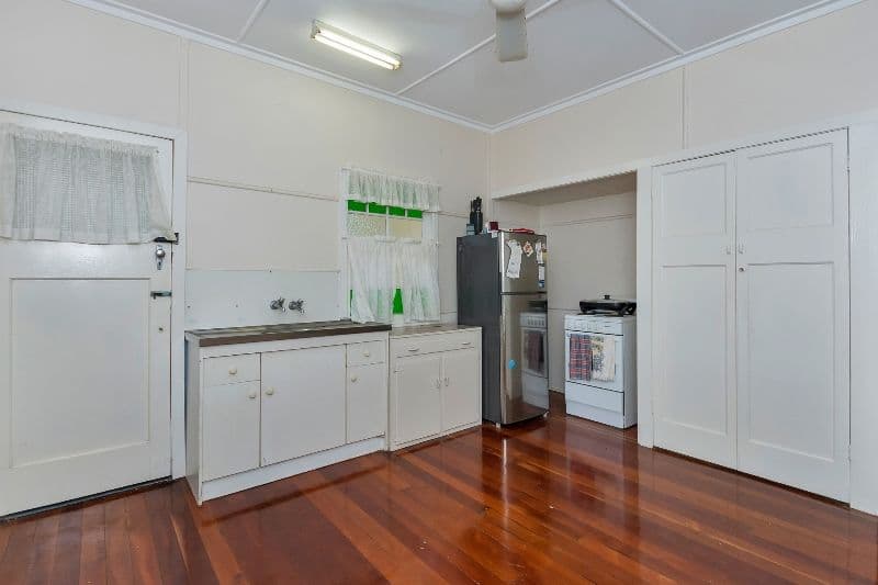 7 Lusitania Street, Newtown QLD 4305, Newtown - Thumbnail 2