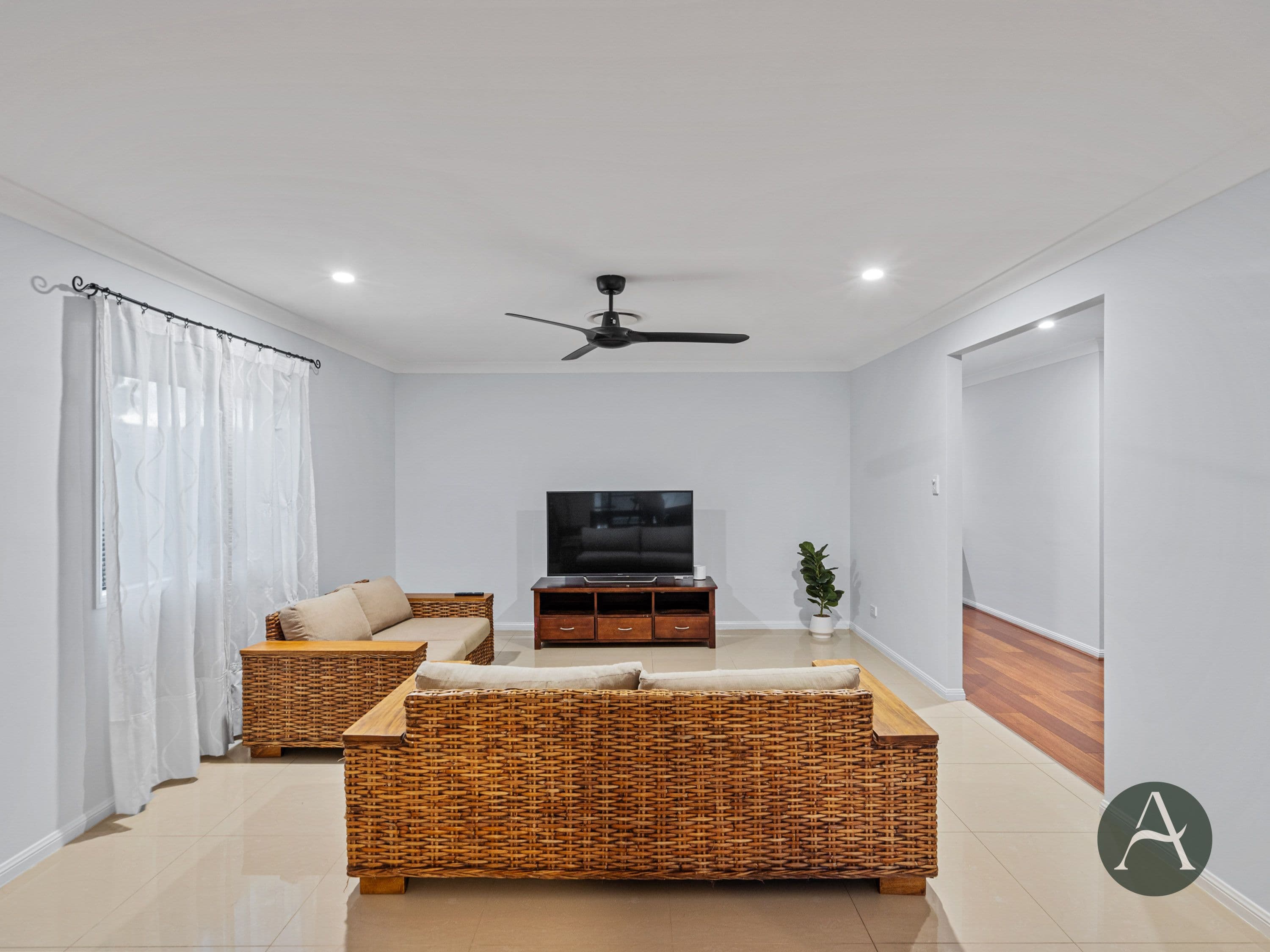 43 Oceanis Drive, Oxenford QLD 4210, Oxenford - Thumbnail 4