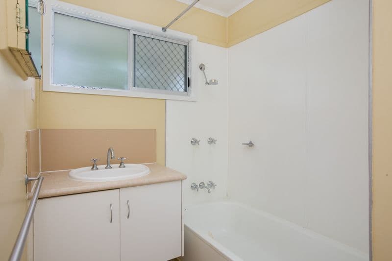 28 Enmore Street, MANOORA QLD 4870, Manoora - Thumbnail 8