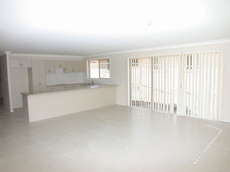 13 Greenhaven Circuit, WOONGARRAH NSW 2259, Woongarrah - Thumbnail 3