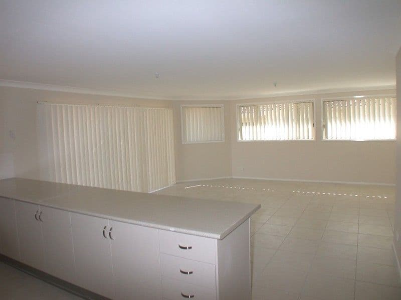 13 Greenhaven Circuit, WOONGARRAH NSW 2259, Woongarrah - Thumbnail 5