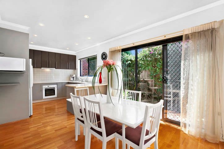 9 Sherwood Court, DONCASTER EAST VIC 3109, Doncaster East - Thumbnail 2