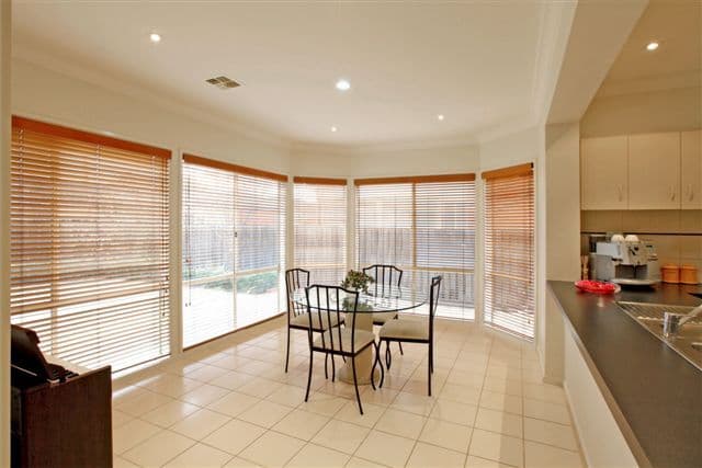 9 Lakeside Drive, ROXBURGH PARK VIC 3064, Roxburgh Park - Thumbnail 5