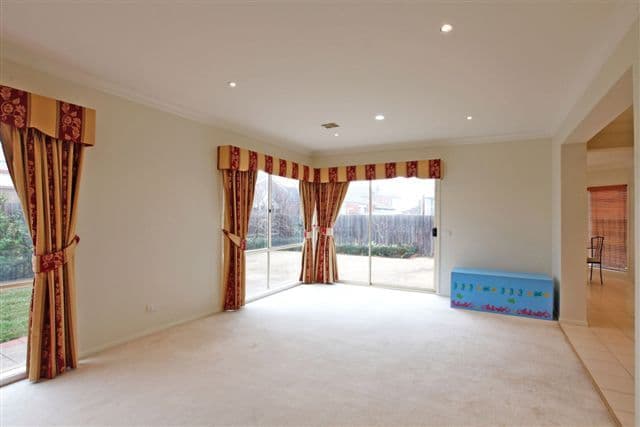 9 Lakeside Drive, ROXBURGH PARK VIC 3064, Roxburgh Park - Thumbnail 6