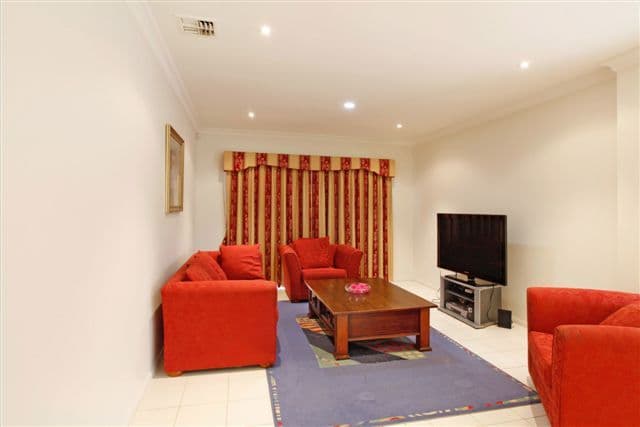 9 Lakeside Drive, ROXBURGH PARK VIC 3064, Roxburgh Park - Thumbnail 7