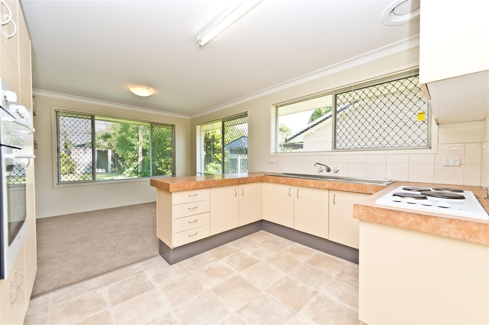 5 Hood Court, MERMAID WATERS QLD 4218, Mermaid Waters - Thumbnail 5