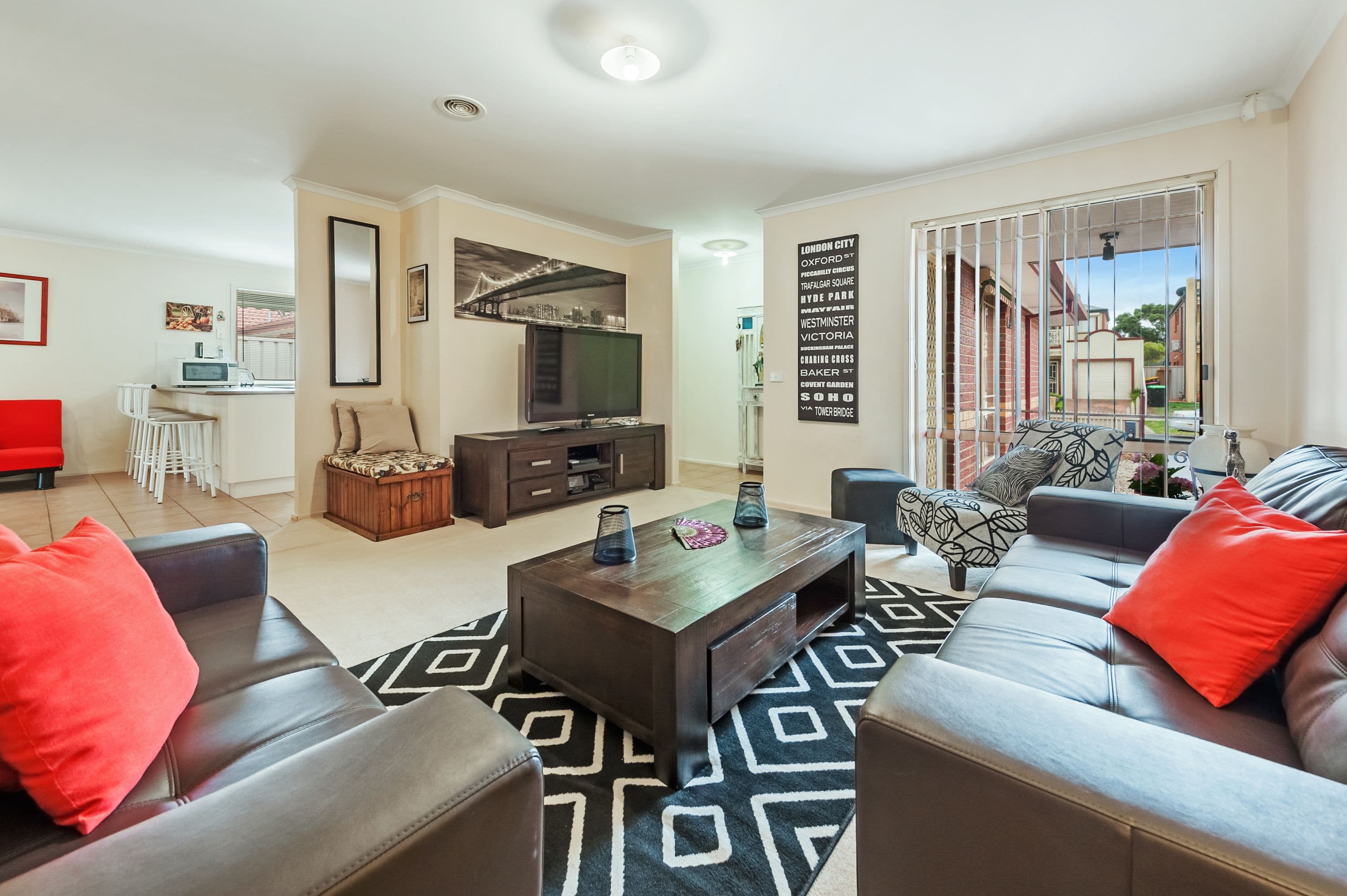 10 Parkin Avenue, Caroline Springs VIC 3023, Caroline Springs - Thumbnail 3