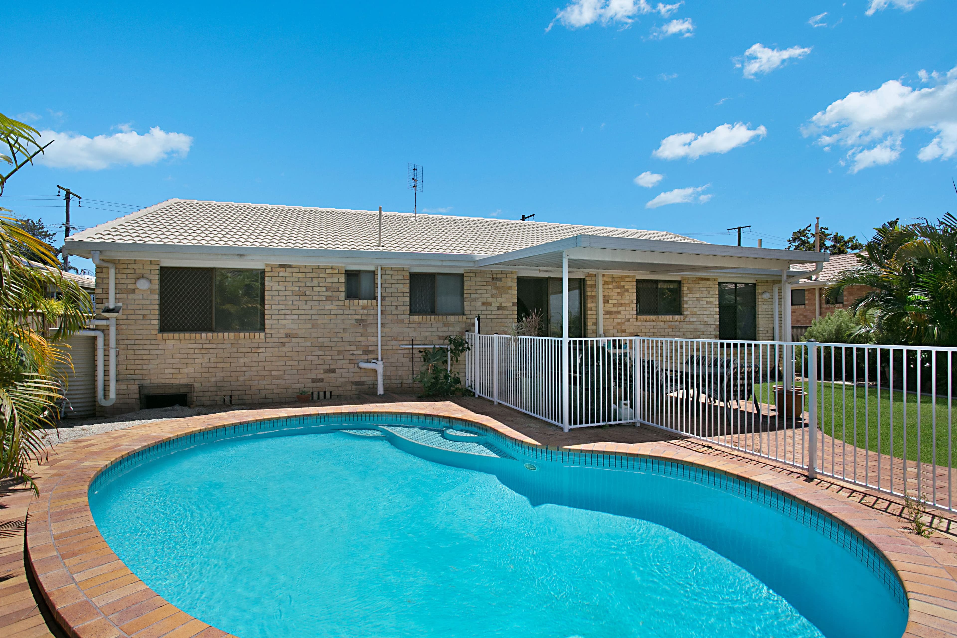 94 Acanthus Avenue, Burleigh Heads QLD 4220, Burleigh Heads - Thumbnail 2