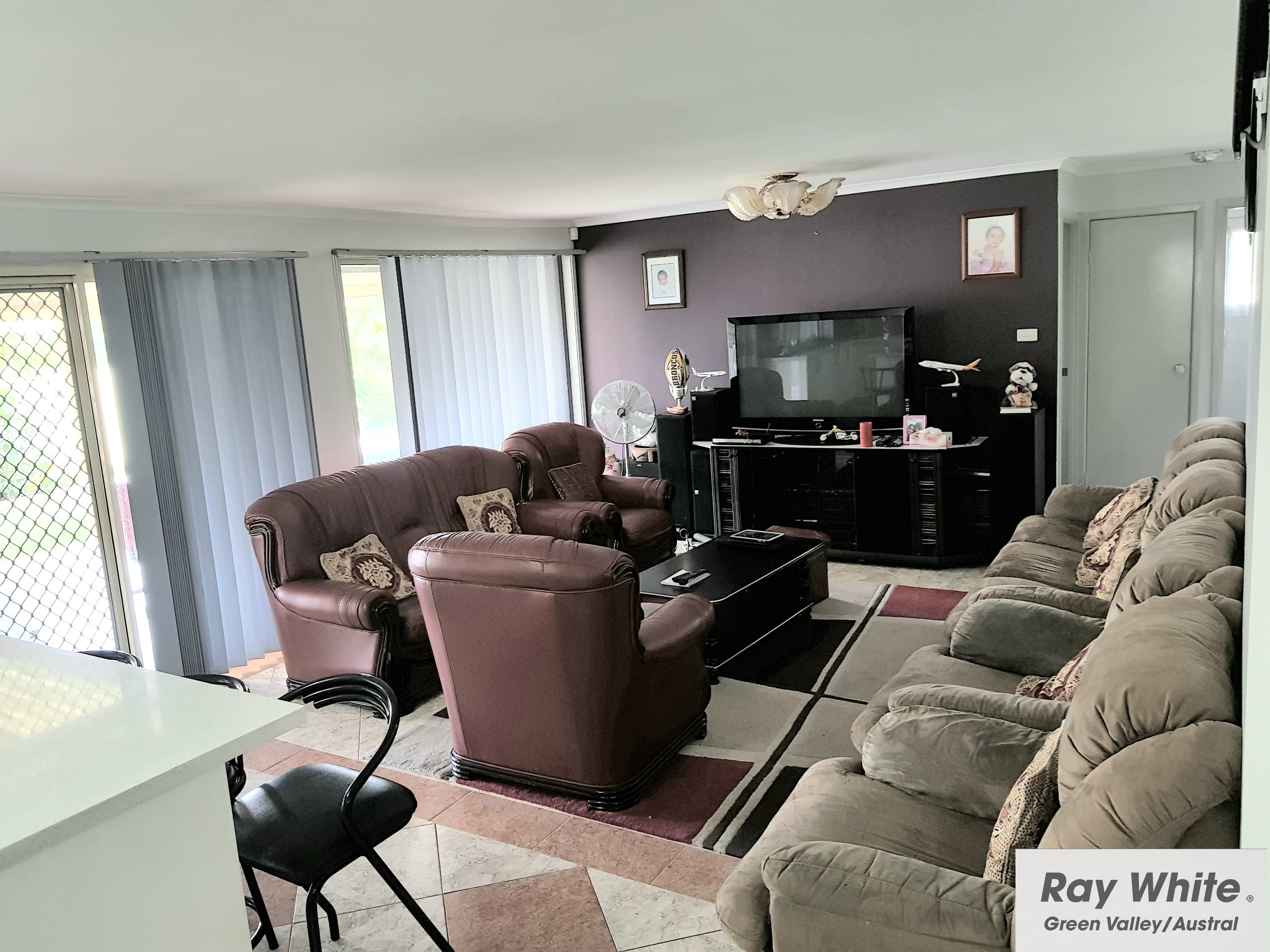 3 Carina Avenue, Hinchinbrook - Thumbnail 3