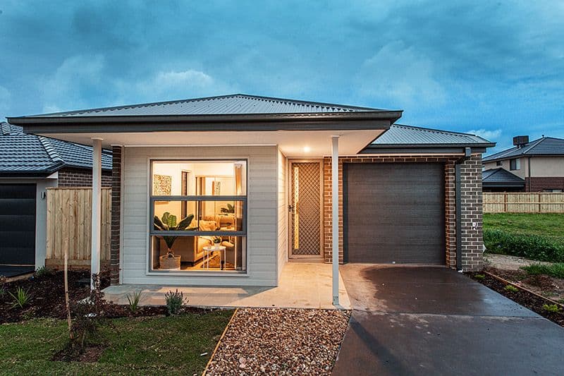 5 Orbit Street, Clyde North VIC 3978, Clyde North - Thumbnail 2