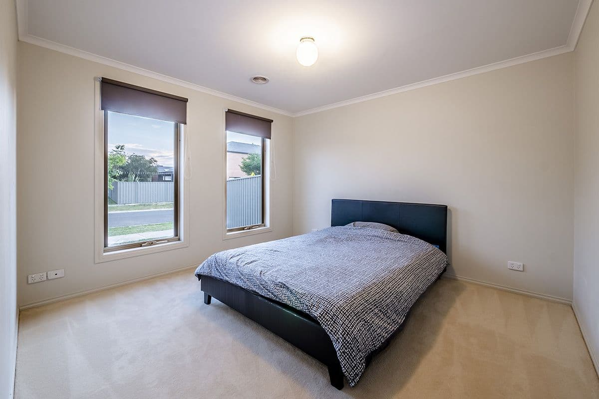 4 Monmouth Road, Cranbourne East VIC 3977, Cranbourne East - Thumbnail 2