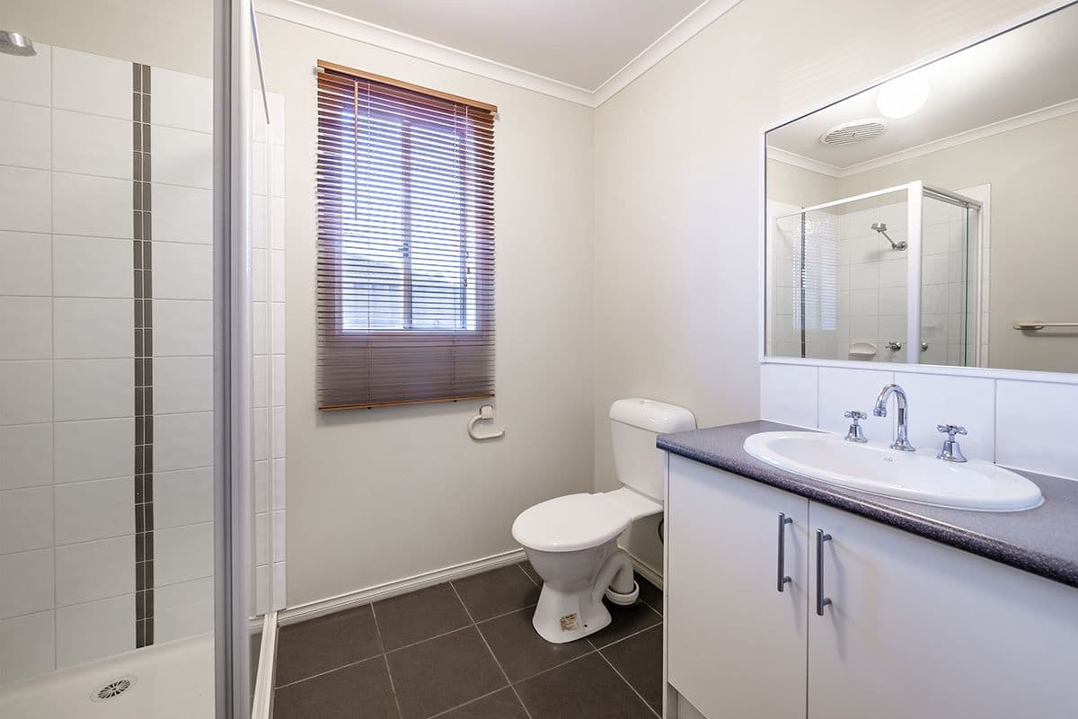4 Monmouth Road, Cranbourne East VIC 3977, Cranbourne East - Thumbnail 3