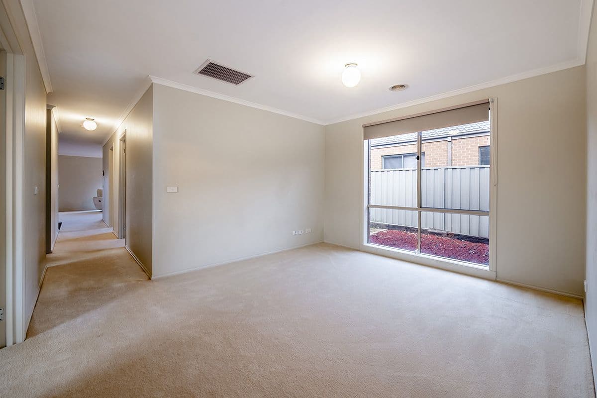 4 Monmouth Road, Cranbourne East VIC 3977, Cranbourne East - Thumbnail 4