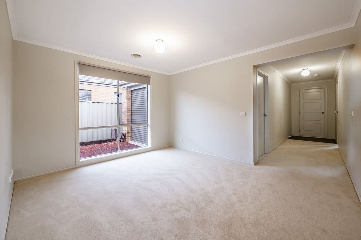4 Monmouth Road, Cranbourne East VIC 3977, Cranbourne East - Thumbnail 5