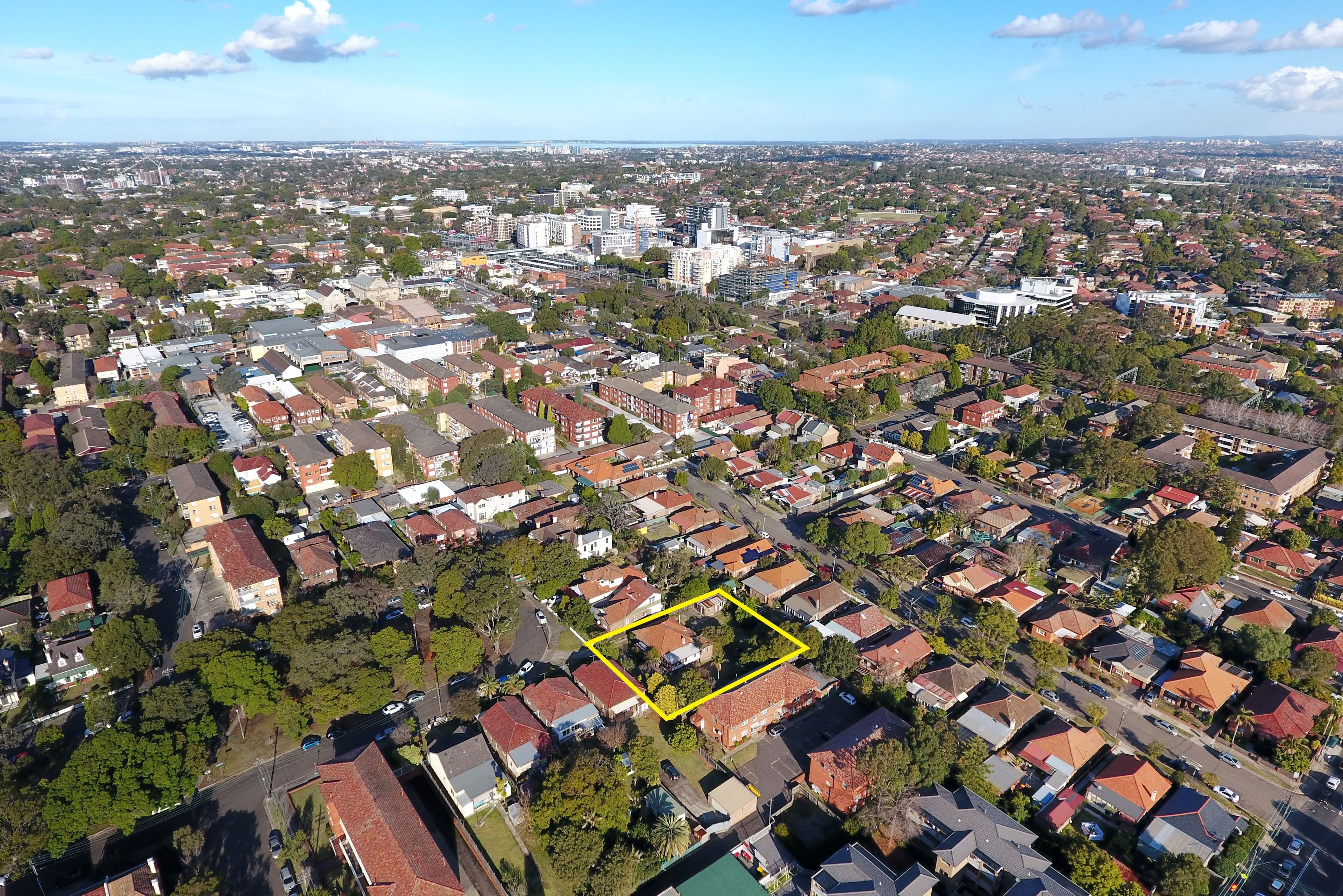32 Albert Parade, Ashfield - Image 1
