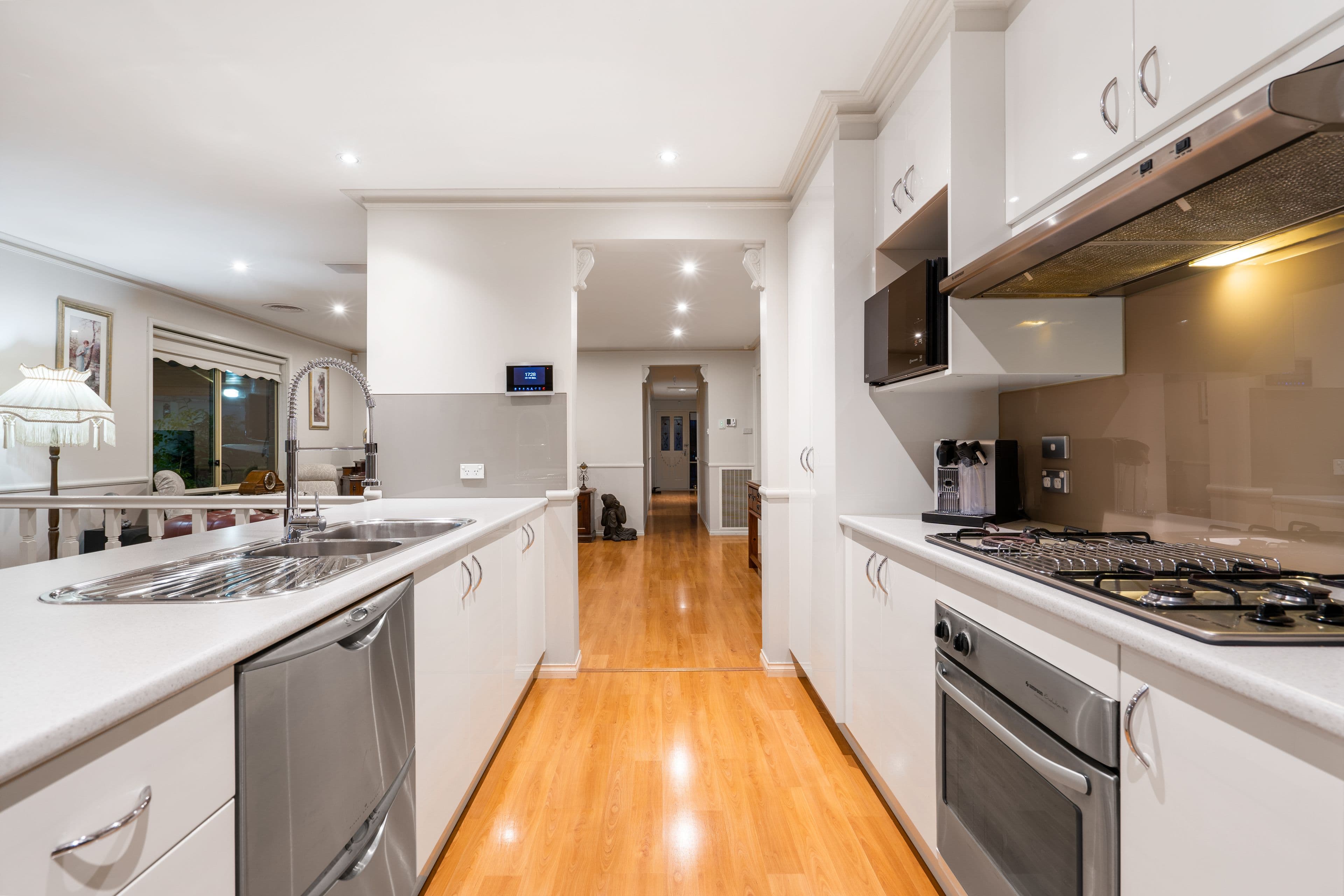 24 Sovereign Way, Hillside VIC 3037, Hillside - Thumbnail 3