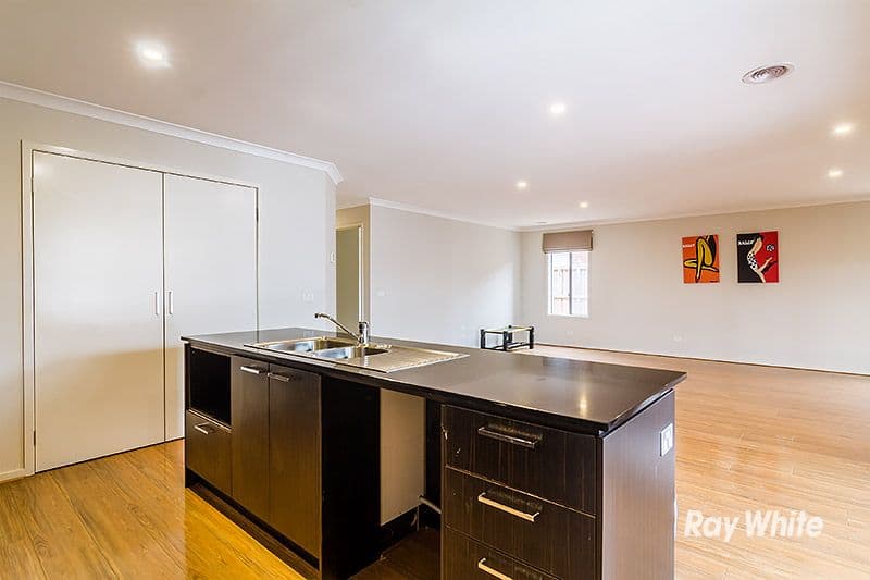13 Quarters Boulevard, Cranbourne West VIC 3977, Cranbourne West - Thumbnail 8