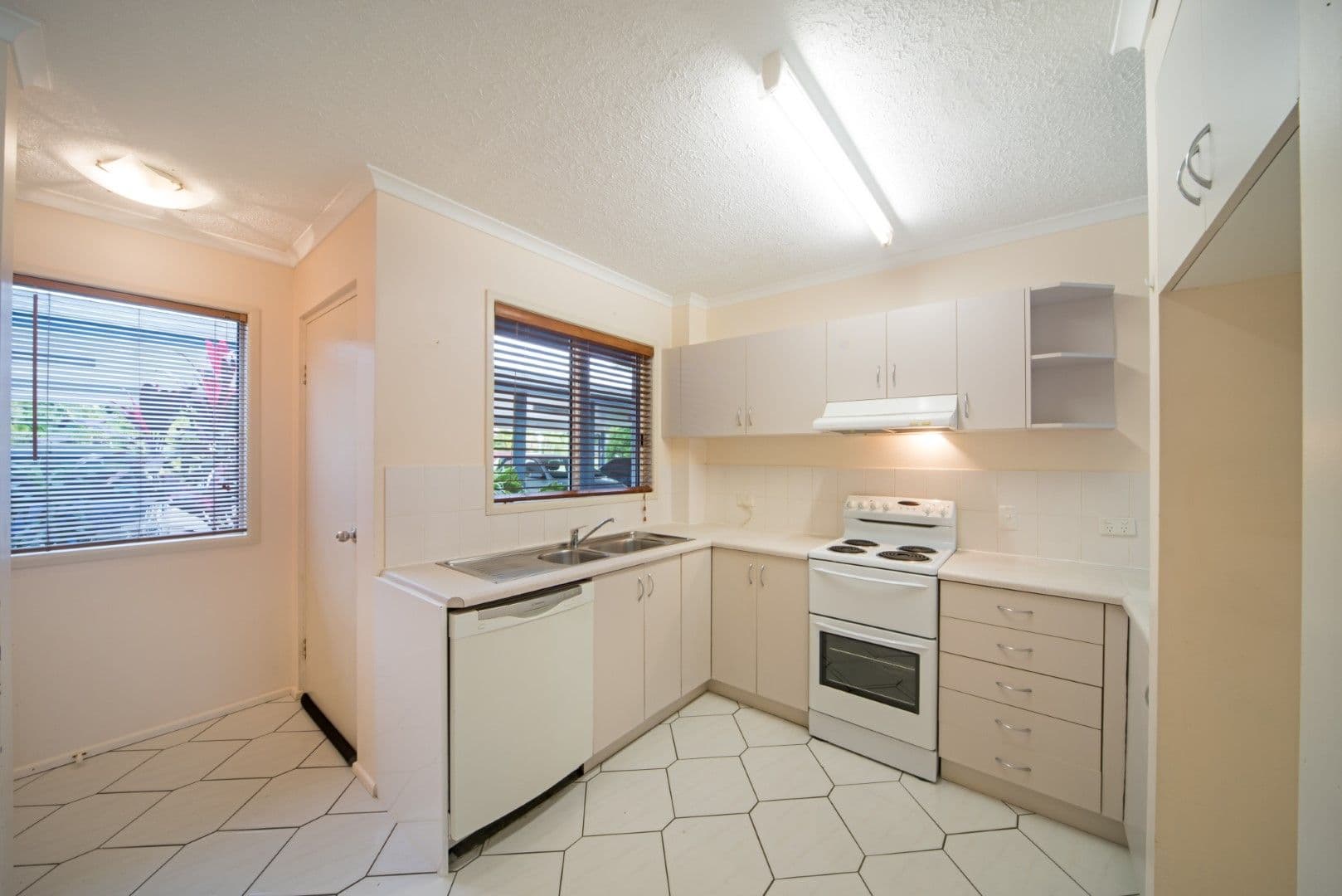19 Tropic Road, Cannonvale QLD 4802, Cannonvale - Thumbnail 5
