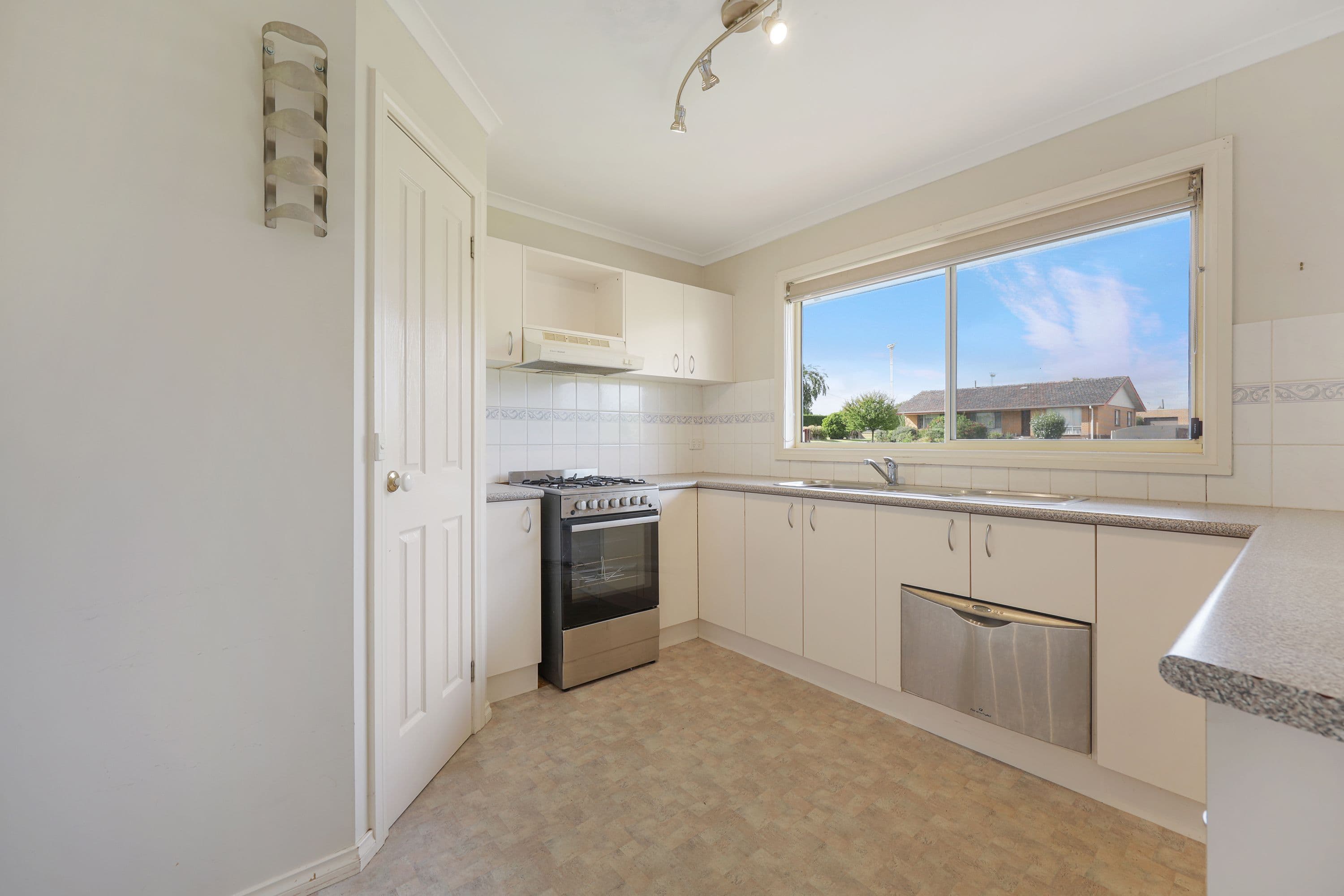 74 Curdie Street, Cobden VIC 3266, Cobden - Thumbnail 7