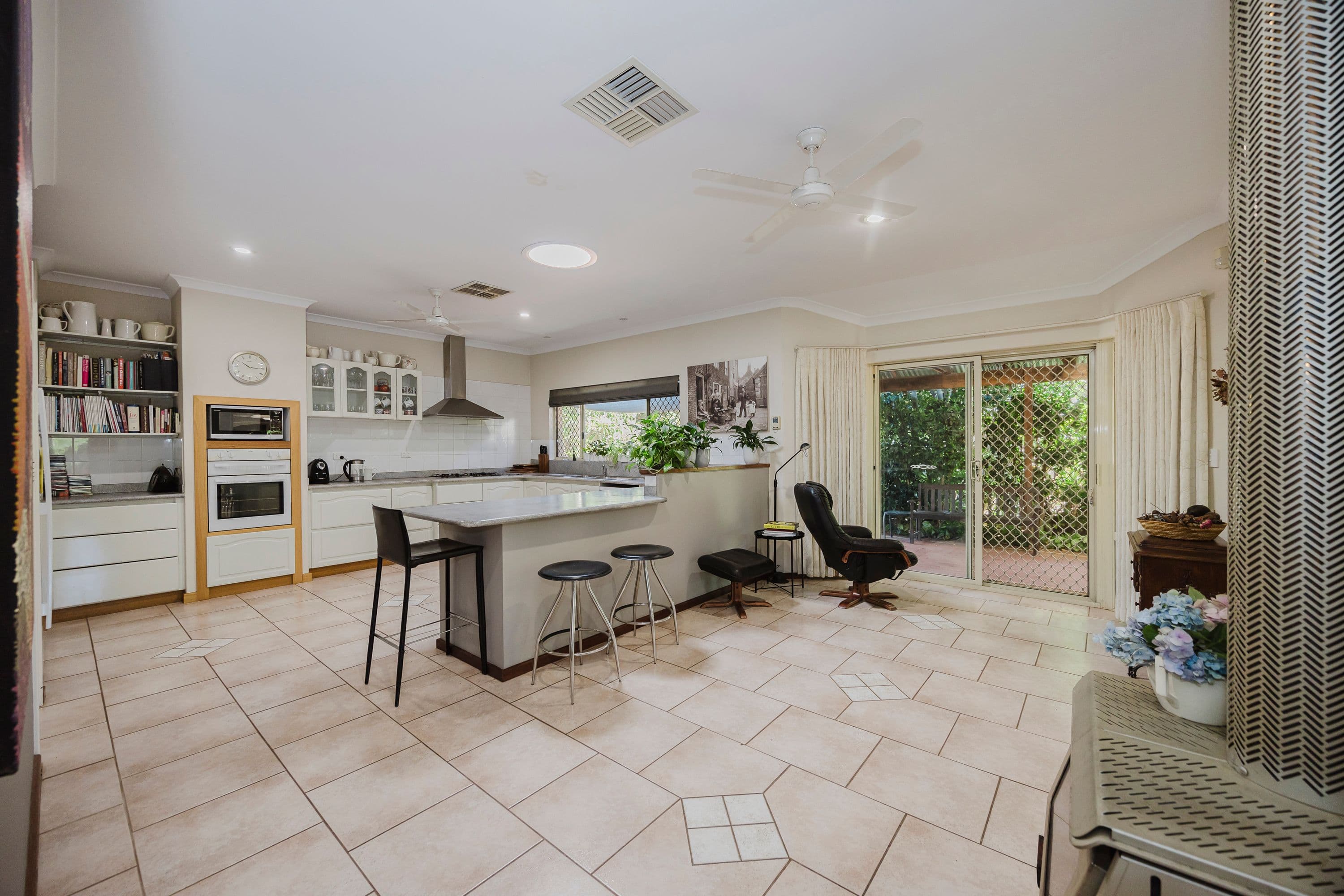33 Rootes Road, Lesmurdie WA 6076, Lesmurdie - Thumbnail 5
