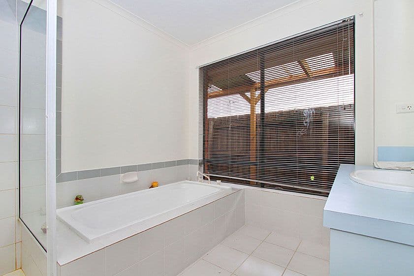 2 Brentfield Court, MILL PARK VIC 3082, Mill Park - Thumbnail 6