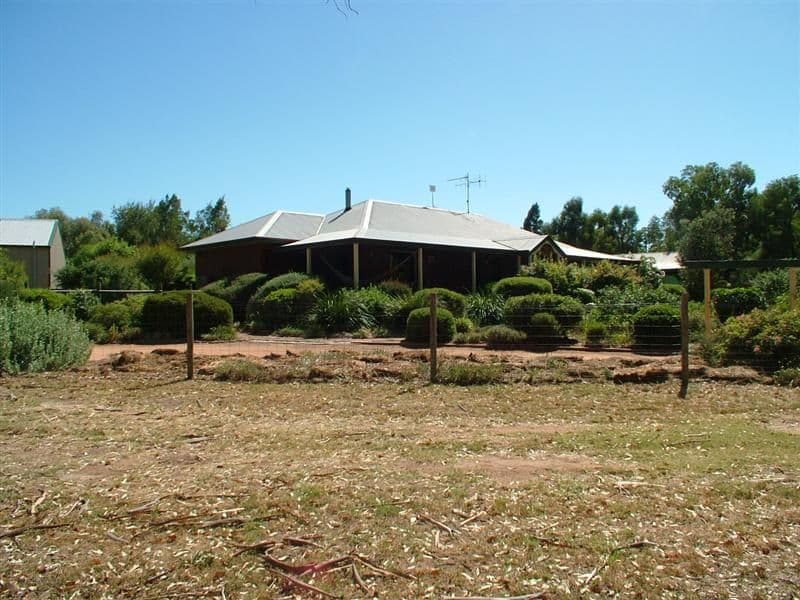 11L Debeaufort Drive, DUBBO NSW 2830, Dubbo - Image 1