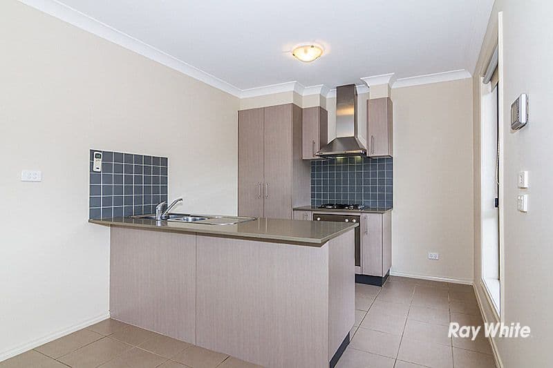 13 Pharaoh Drive, CRANBOURNE NORTH VIC 3977, Cranbourne - Thumbnail 2