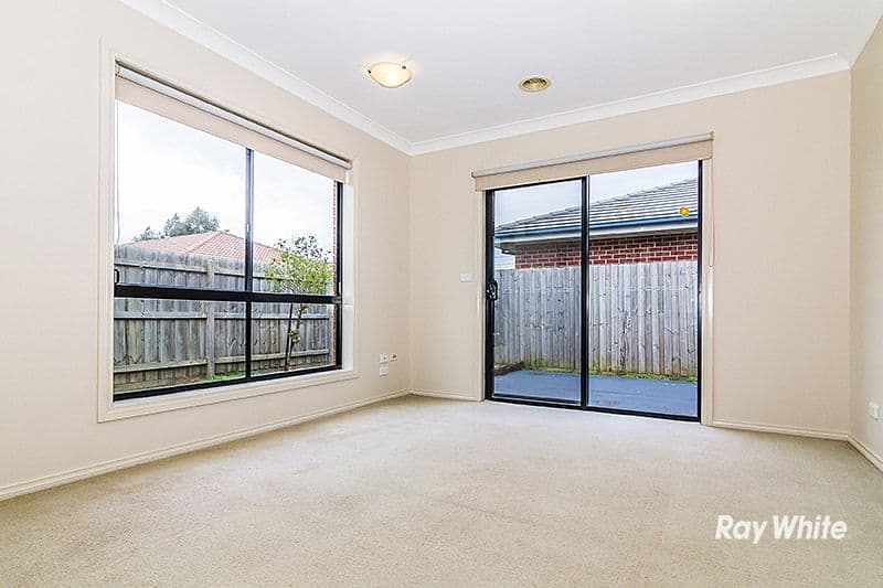 13 Pharaoh Drive, CRANBOURNE NORTH VIC 3977, Cranbourne - Thumbnail 3