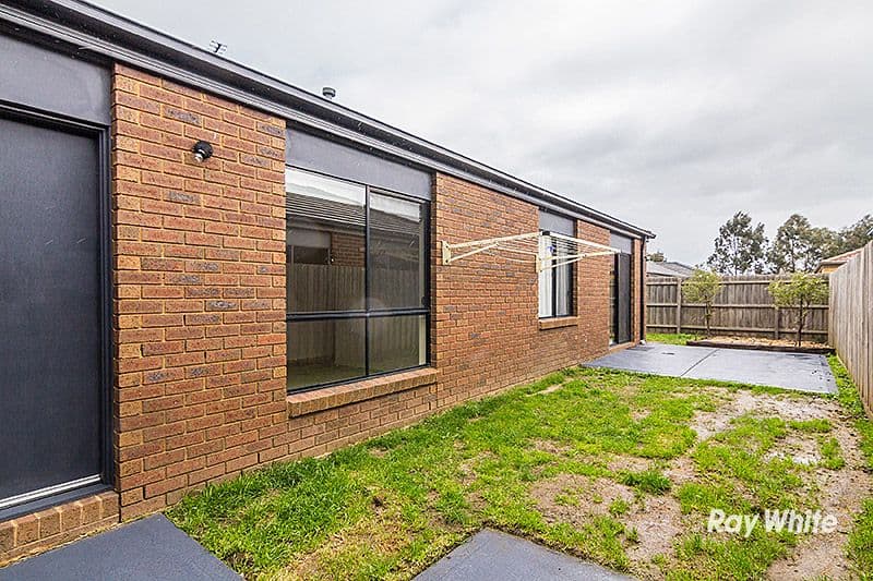 13 Pharaoh Drive, CRANBOURNE NORTH VIC 3977, Cranbourne - Thumbnail 7