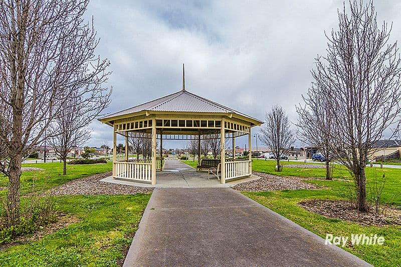 13 Pharaoh Drive, CRANBOURNE NORTH VIC 3977, Cranbourne - Thumbnail 8