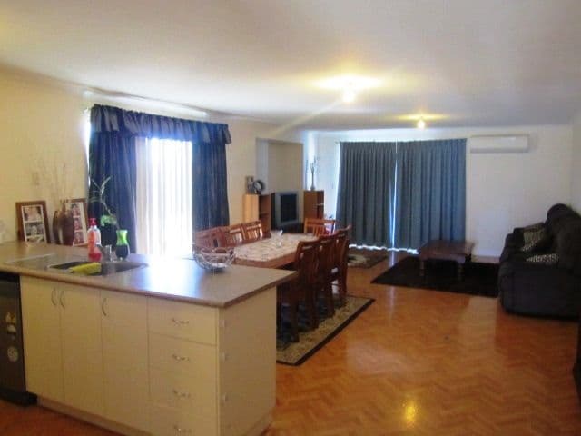 115 Dalrymple Drive, LEDA WA 6170, Leda - Thumbnail 2
