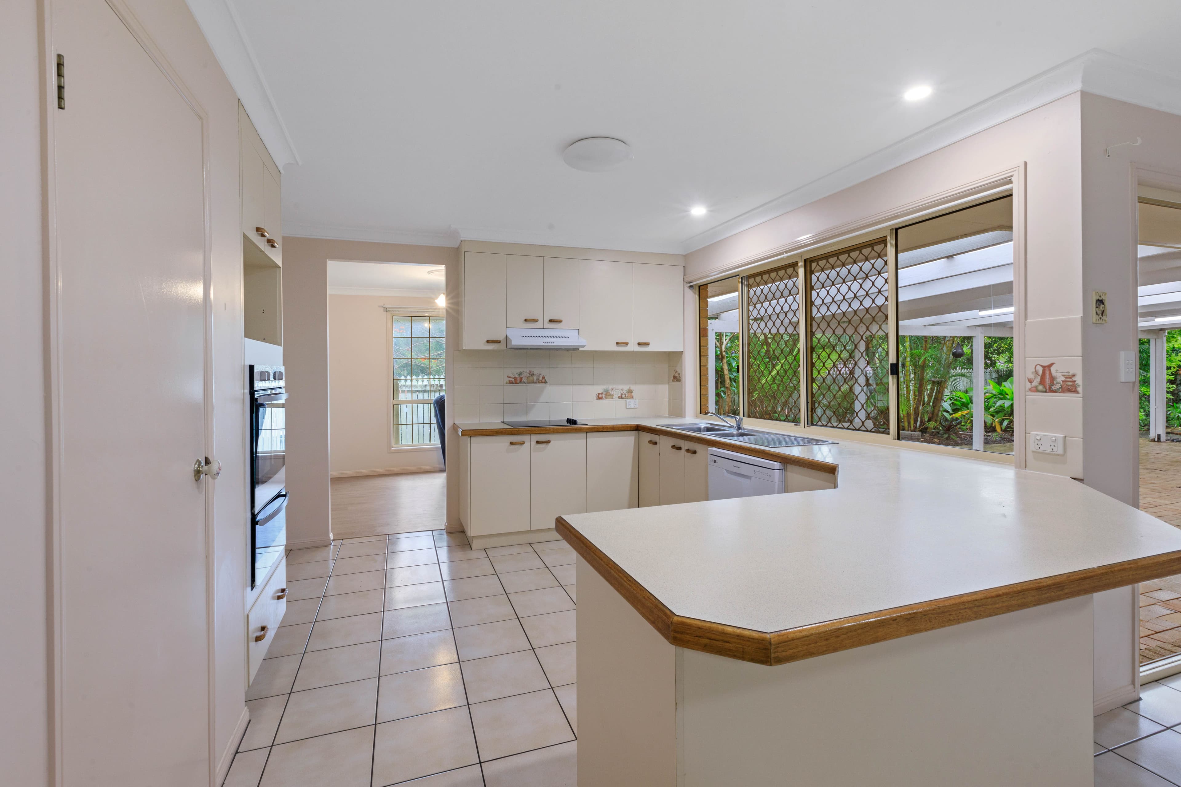 27 Wyncroft Street, Holland Park QLD 4121, Holland Park - Thumbnail 8