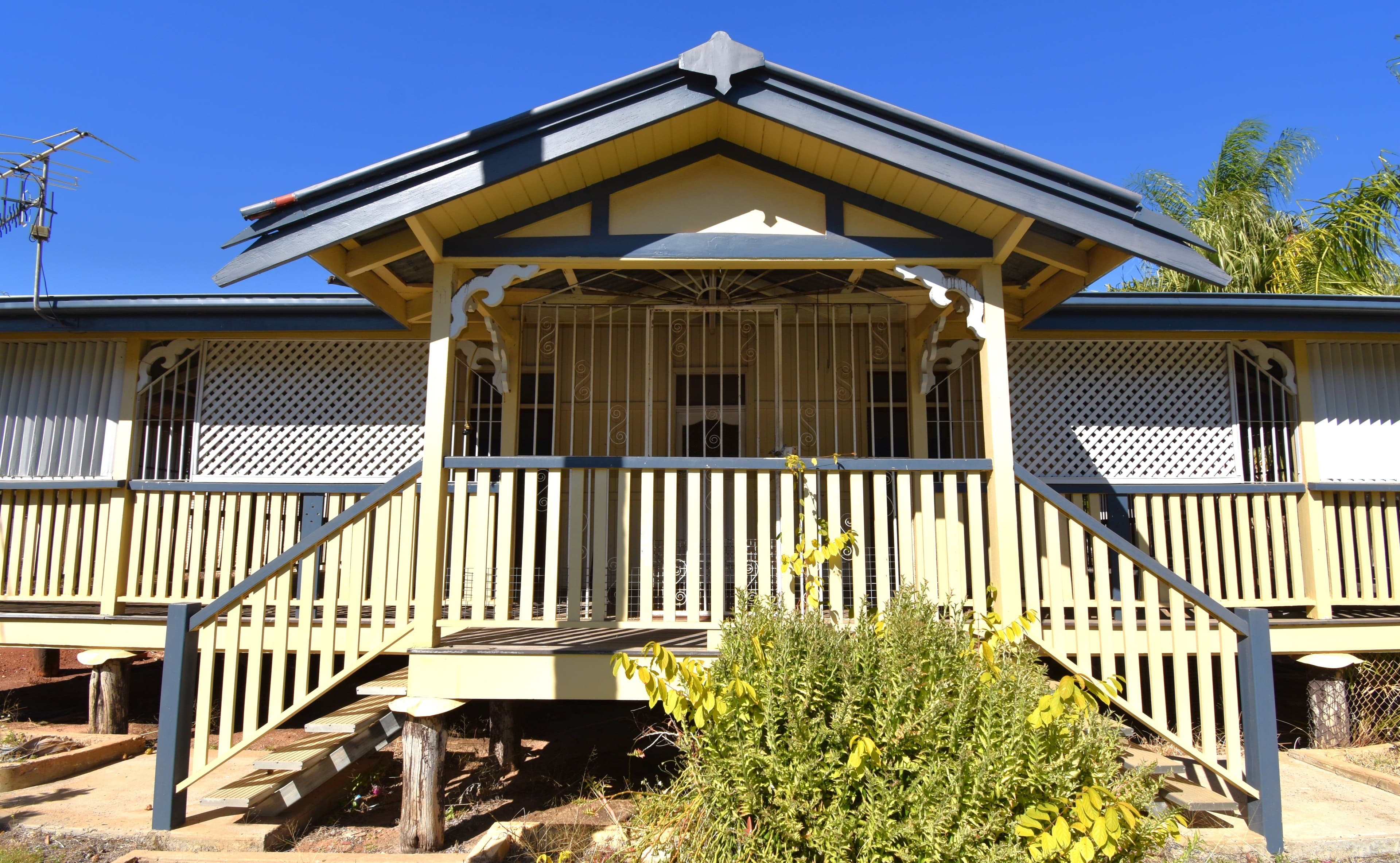 161 Oak Street, Barcaldine QLD 4725, Barcaldine - Thumbnail 2