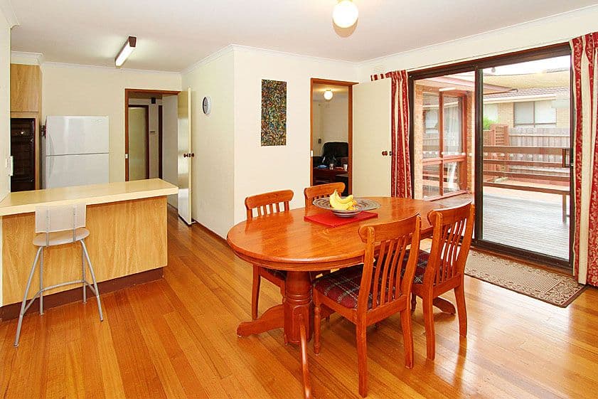 13 Lewis Close, MILL PARK VIC 3082, Mill Park - Thumbnail 2
