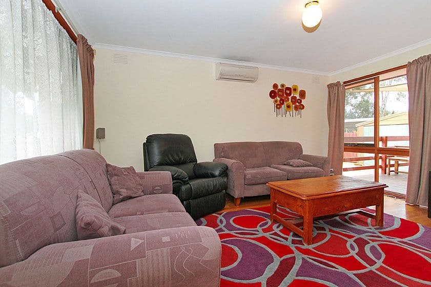 13 Lewis Close, MILL PARK VIC 3082, Mill Park - Thumbnail 4