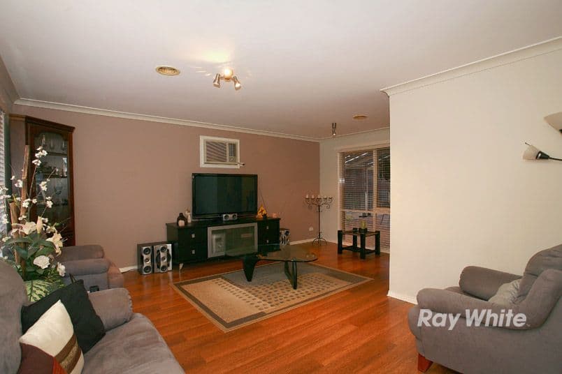 6 Celebration Court, CRANBOURNE VIC 3977, Cranbourne West - Thumbnail 3
