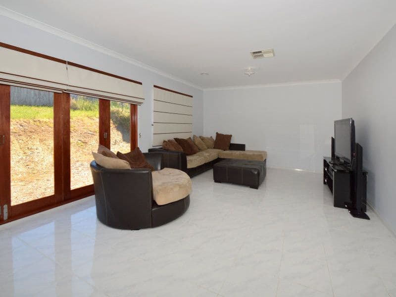 8 Haxton Court, SUNBURY VIC 3429, Sunbury - Thumbnail 4
