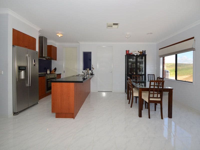 8 Haxton Court, SUNBURY VIC 3429, Sunbury - Thumbnail 5