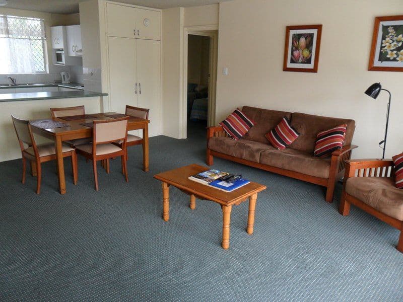 82 The Esplanade Burleigh Heads, BURLEIGH HEADS QLD 4220, Burleigh Heads - Thumbnail 5