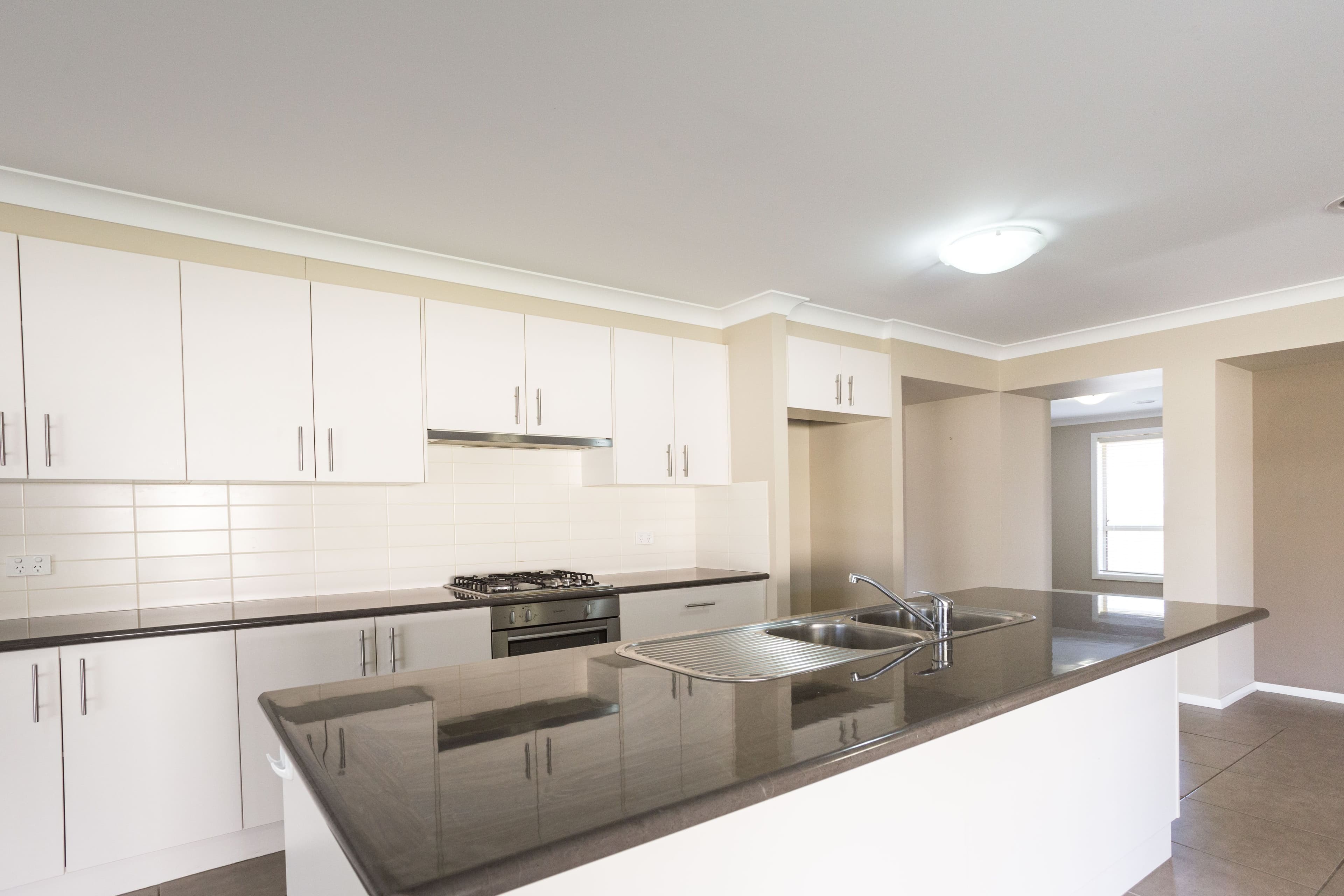 7 Centennial Crescent, Orange - Thumbnail 2