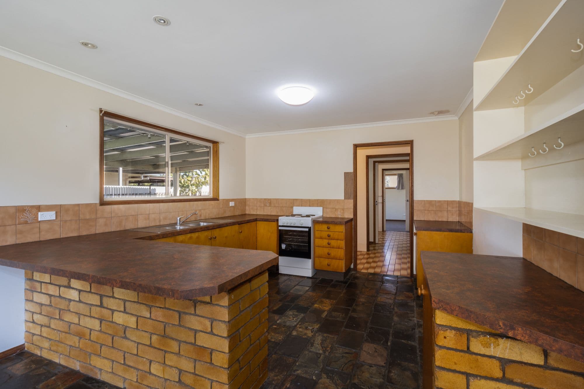 87 Pulgul Street, Urangan QLD 4655, Urangan - Thumbnail 5