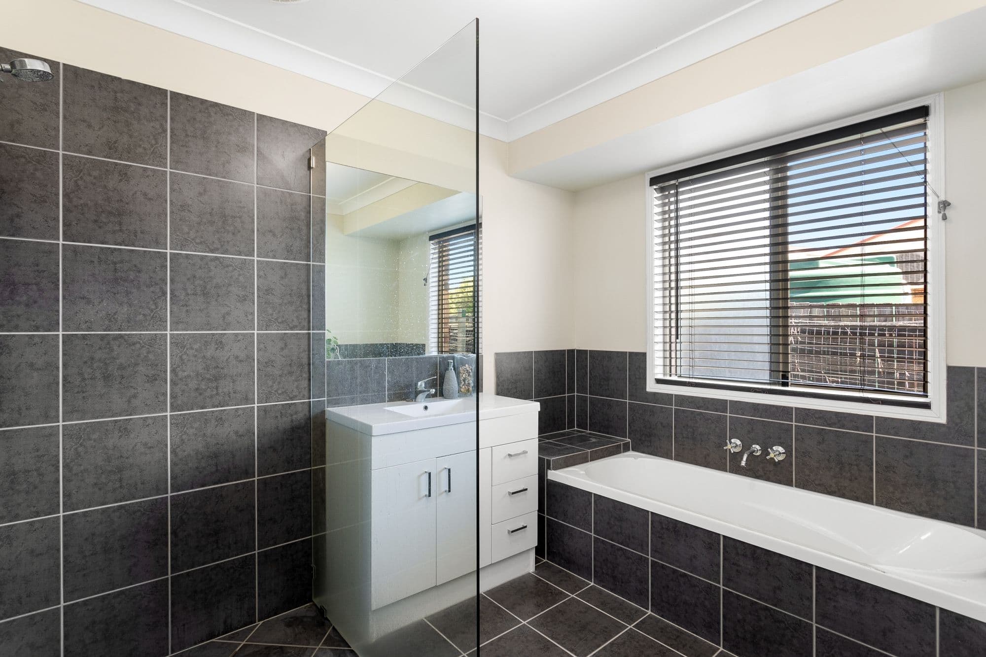 15 Hillmont Crescent, Morayfield QLD 4506, Morayfield - Thumbnail 8