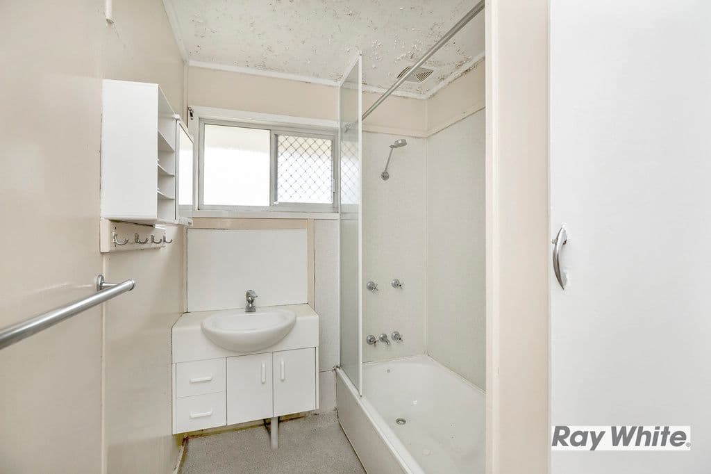 13 Doreen Crescent, CAROLE PARK QLD 4300, Carole Park - Thumbnail 4