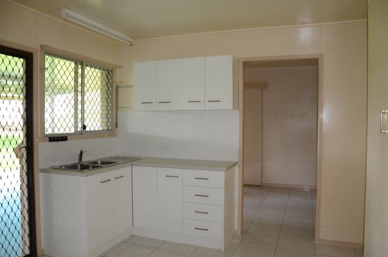 32 Elizabeth Street, ARATULA QLD 4309, Aratula - Thumbnail 4