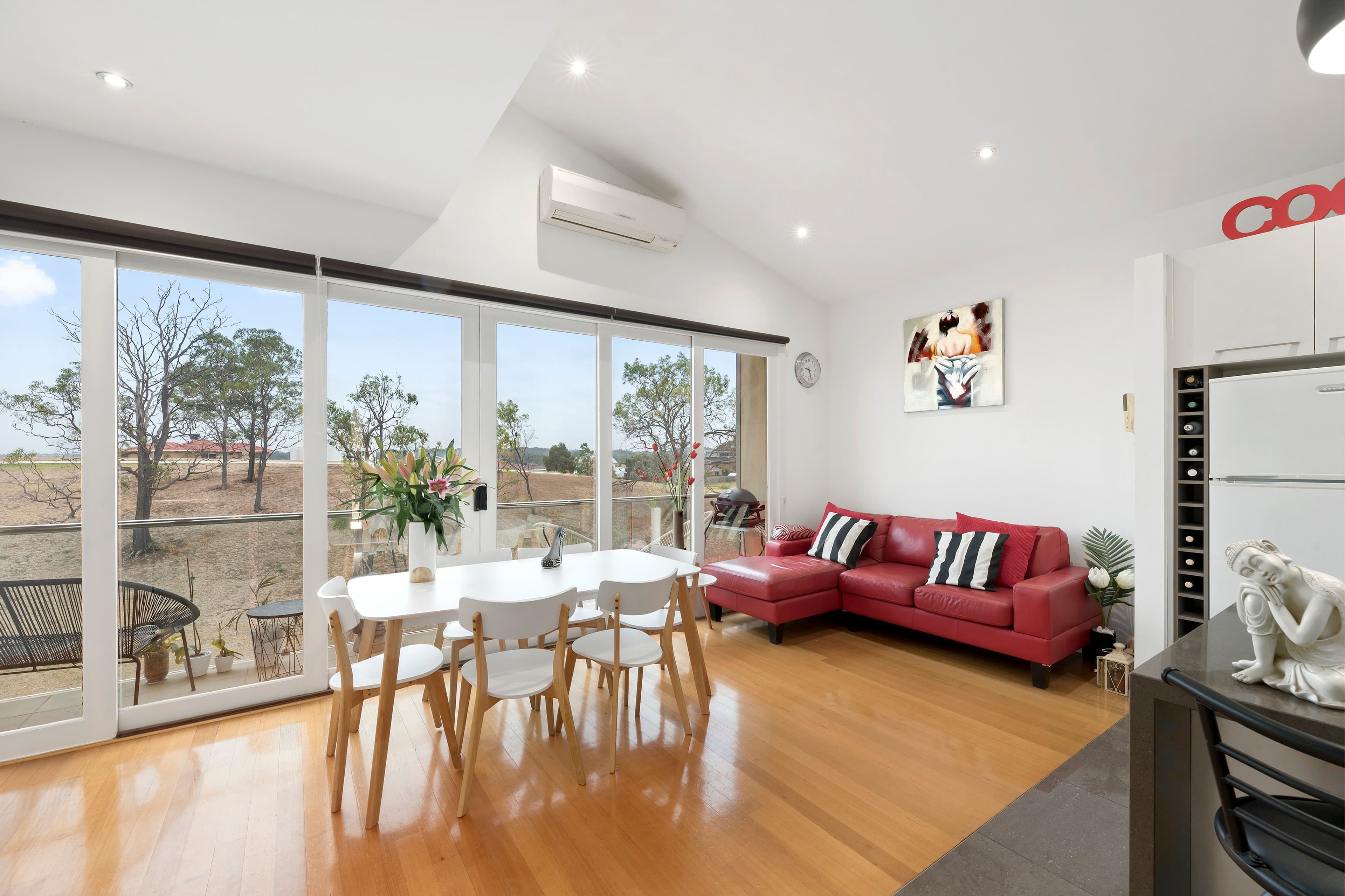 10 Diamond Boulevard, Greensborough VIC 3088, Greensborough - Thumbnail 2