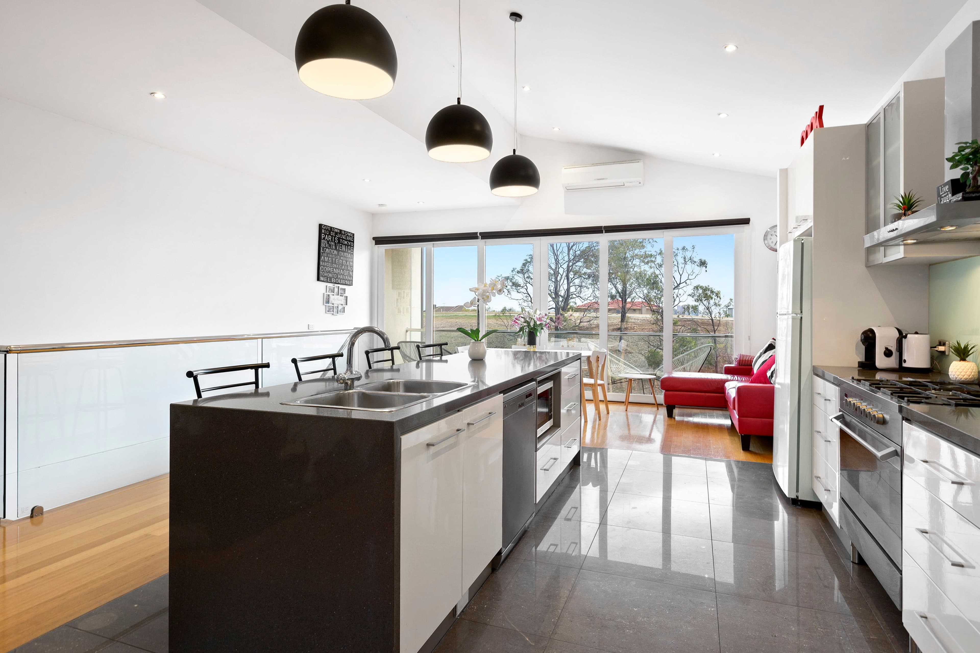 10 Diamond Boulevard, Greensborough VIC 3088, Greensborough - Thumbnail 3