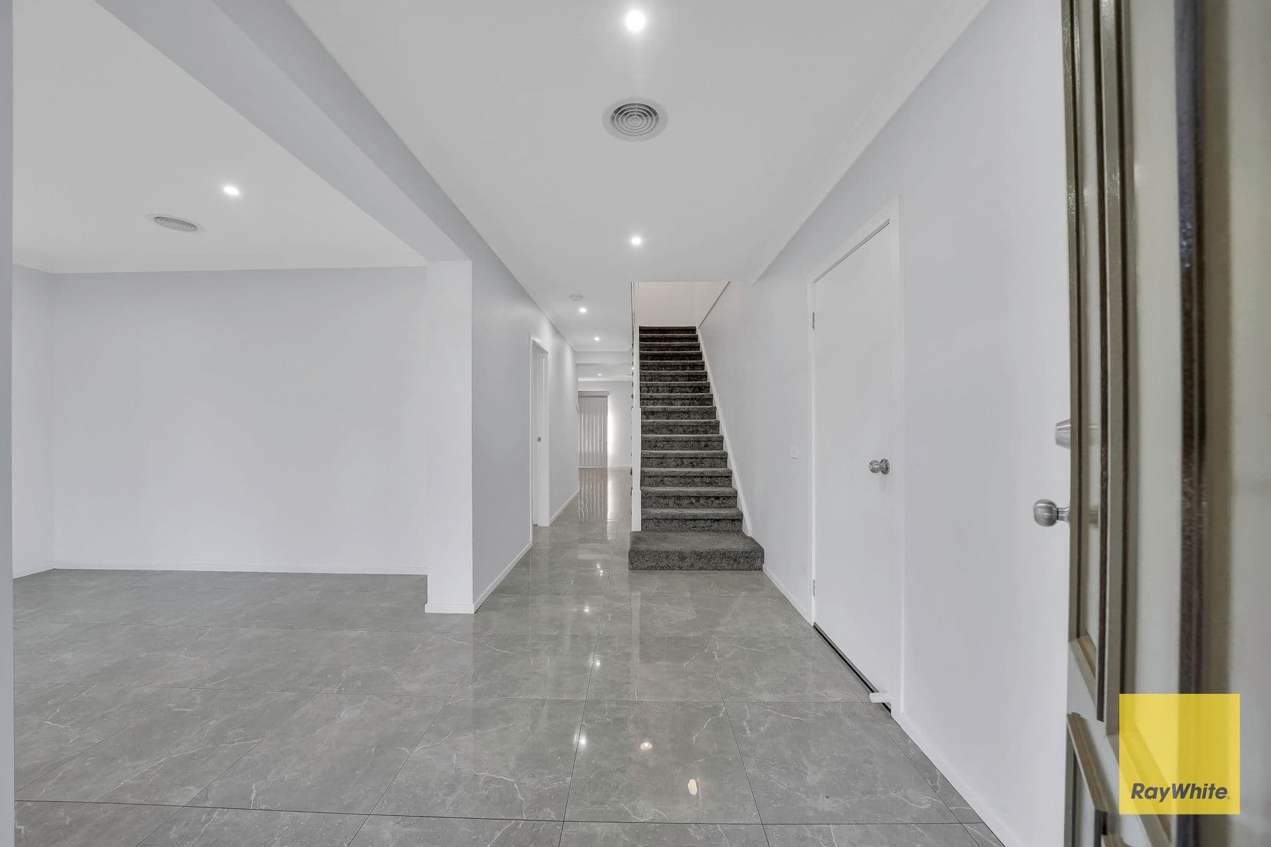 14 Nightfall Way, Tarneit VIC 3029, Tarneit - Thumbnail 3